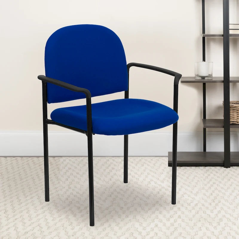 Chaise de réception latérale empilable en acier avec accoudoirs, modèle Confort